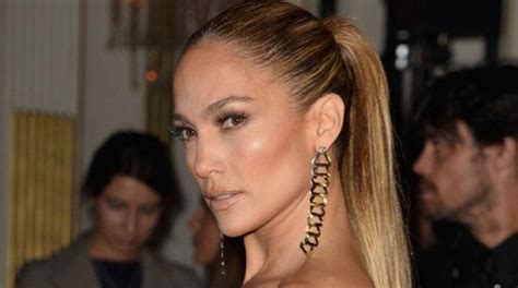 Jennifer Lopez ospite d'onore per Atelier Versace a Parigi 